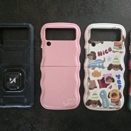 Samsung Flip 4 cases used, set of multiple