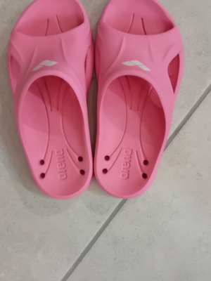 Arena children's swimming slippers size 31, pink, non-slip