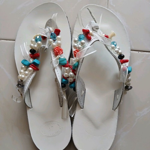 Women's leather sandals like new, white with multicolor decoration