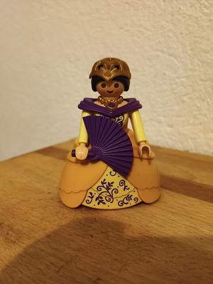 Playmobil Queen used figure