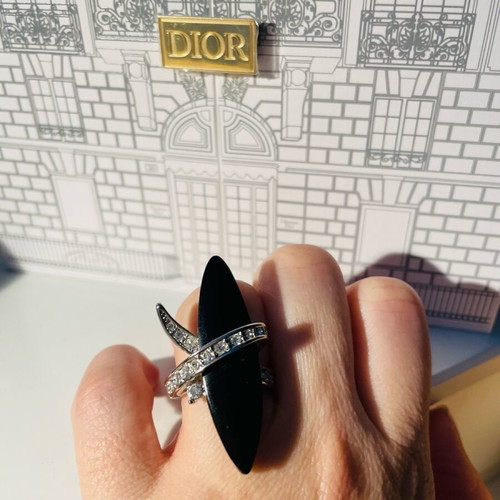 Women's ring with unique design like new