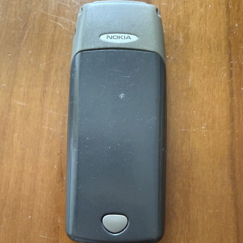 Nokia 2300 mobile phone with charger and headphones