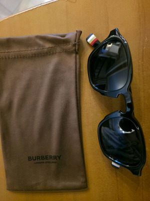 Γυαλιά ηλίου Burberry σαν καινούργια