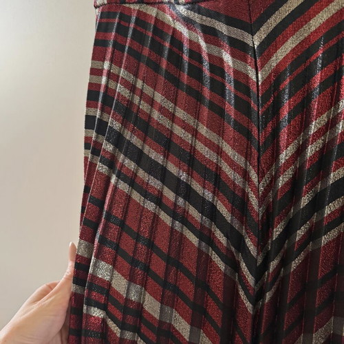 Zara skirt with shiny effect size XS like new, red