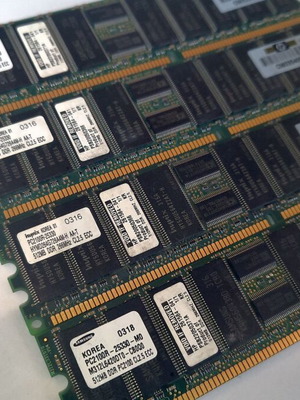 2GB DDR Registered ECC μνήμες για server μεταχειρισμένες