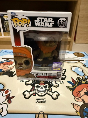 Funko Pop! Vinyl Star Wars Wicket with Slingshot #631 like new Summer Convention 2023