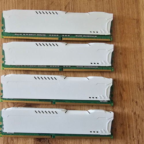 32GB (4x8GB) DDR4 ECC REG Server RAM like new with white HyperX coolers
