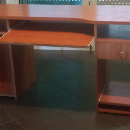 Desk used with dimensions 77x148x60 cm