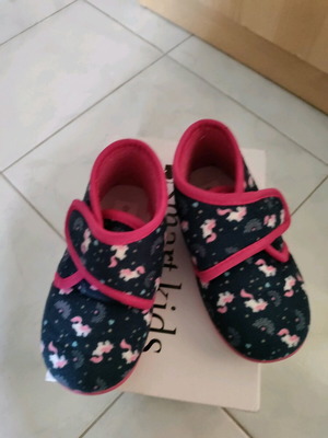 Anatomic slippers size 27 like new