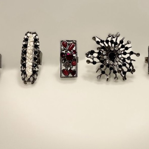Set of 7 rings used with adjustable clasp