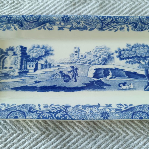 Small English porcelain dish like new, Italian design