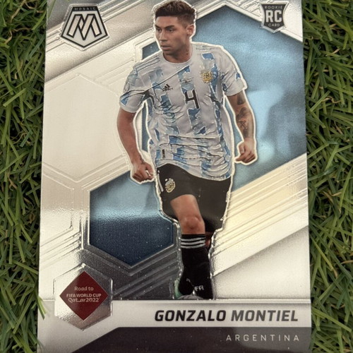 Panini Mosaic FIFA Road to World Cup 2021-22 Gonzalo Montiel card