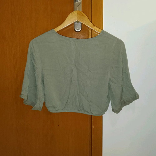 Khaki crop top Pull & Bear like new, size Small