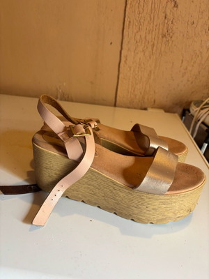 Platform sandals used, size 38