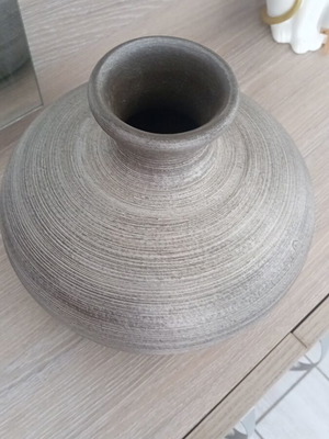 Vase like new, gray