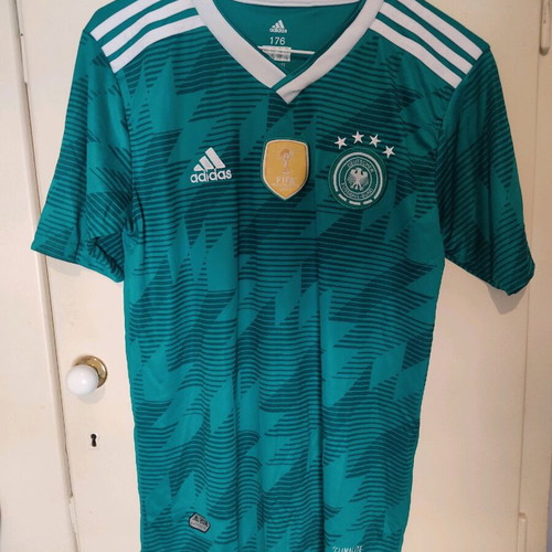 Adidas Toni Kroos Replica Jersey Set collectible, like new