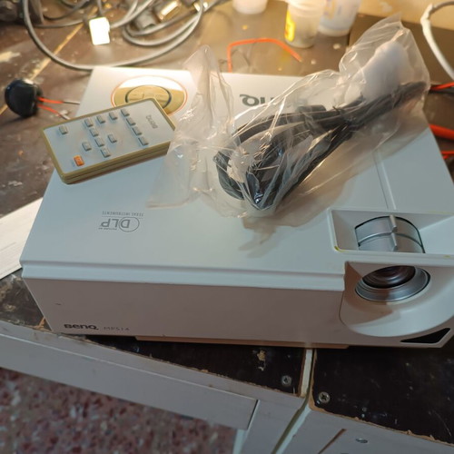 BenQ DLP projector MP5 used with extra lamp
