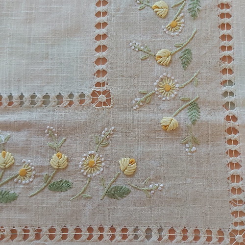 Tablecloth 170×270 new with embroidery and 12 napkins