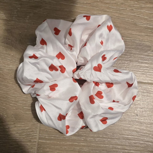 Karavan Tribe Scrunchie Polka Hearts like new