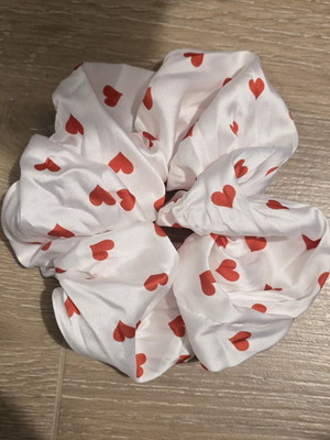Karavan Tribe Scrunchie Polka Hearts like new