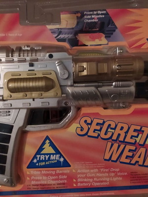 Secret Weapon Mighty Blaster Gun new, with 3 moving barrels, sound and lights
