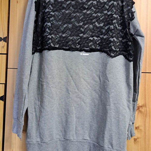 Women's sweatshirt with black lace, like new, size L