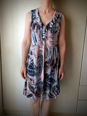 Women's summer dress with V-neck and ruffles like new, multicolor