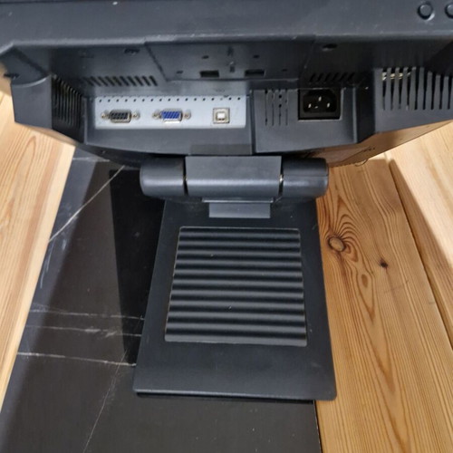 Οθόνη αφής LG Flatron L1730SFN 17 ιντσών σαν καινούργια, περιστρεφόμενη