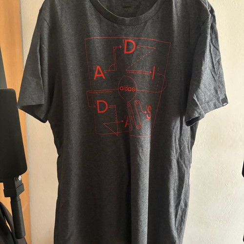 Adidas Medium T-shirt used, black and grey