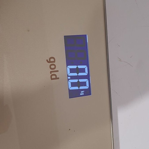 Izzy Gold scale used with two corner damages