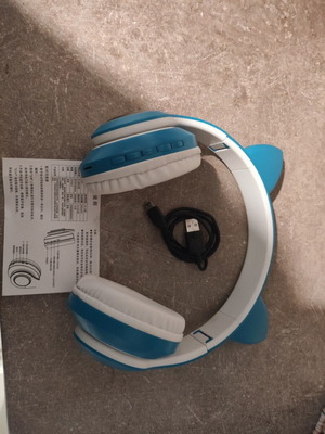 Bluetooth wireless headphones with LED kids ears like new