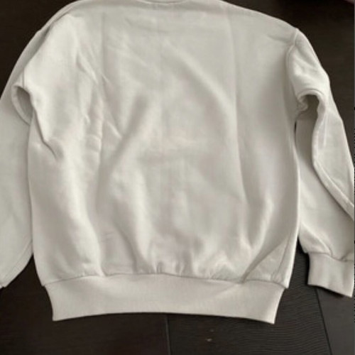 White sweatshirt for children 8 years old