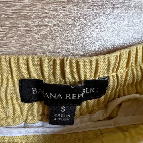 Women's shorts small with mark, yellow with pockets