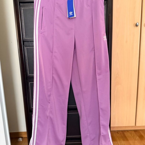 Adidas tracksuit like new in beautiful color, size M