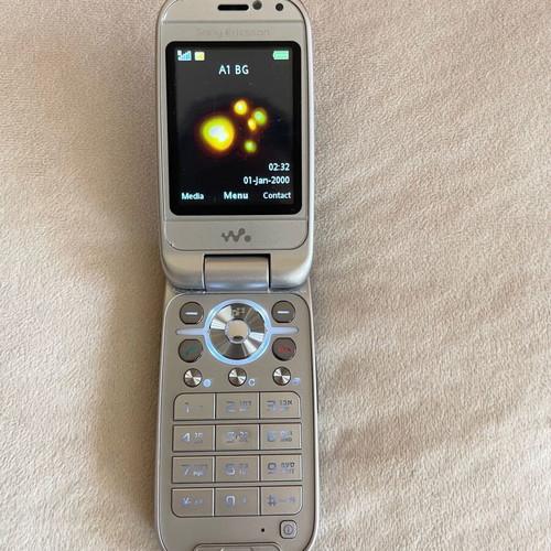 Sony Ericsson Z750i phone new in original box