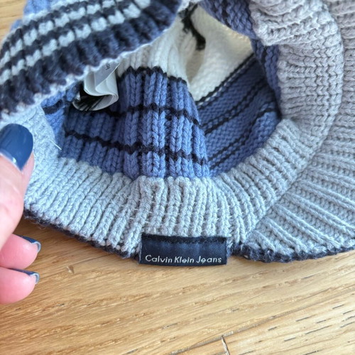 Calvin Klein knitted hat size 6 months like new