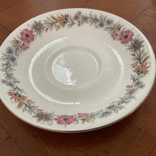 Royal Albert Paragon tea set like new, 2 pieces
