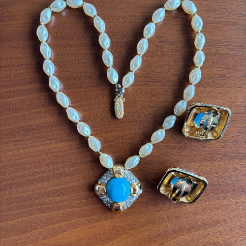 Vintage necklace and clip-on earrings set with faux pearls and blue stone 80s–90s like new