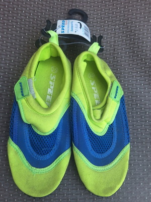 Speedo green and blue water shoes size 35 like new