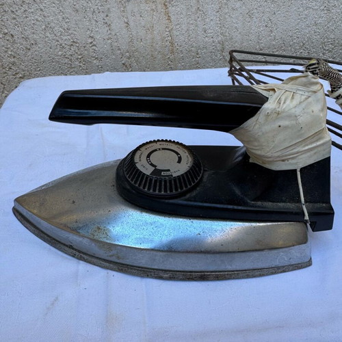 Old irons with stand used, set of two pieces