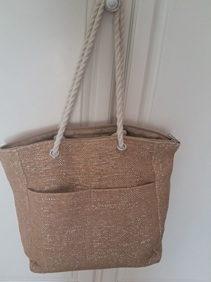 Beach bag shoulder type beige and gold like new