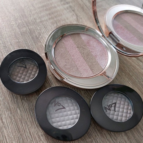 No7 eyeshadow set with shimmer powder new