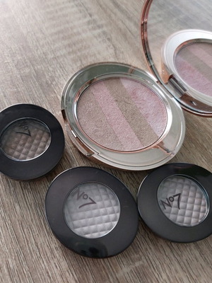 No7 eyeshadow set with shimmer powder new