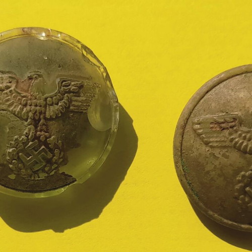 Military uniform button used, Zoferris period, authentic