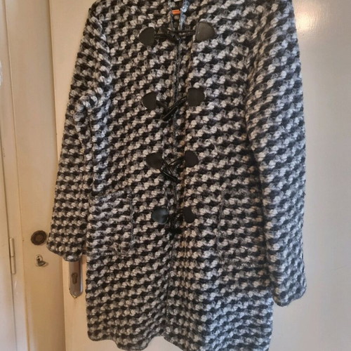 Zara women's coat like new, black and white, size L