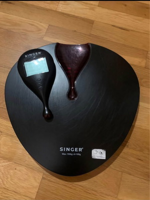 Singer Scale like new