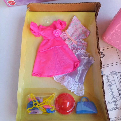 Barbie Fashion Trunk 1991 Mattel new, intact contents