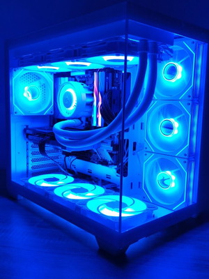 Gaming PC Ryzen 7 7800X3D with RTX 5060 like new without RAM