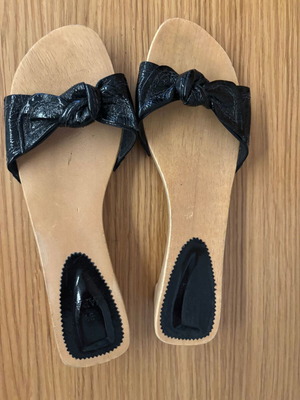 Zara slippers size 37 black like new