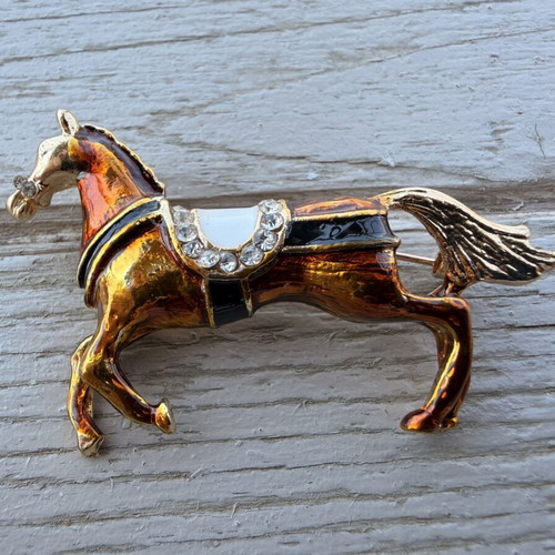 Horse pin brooch